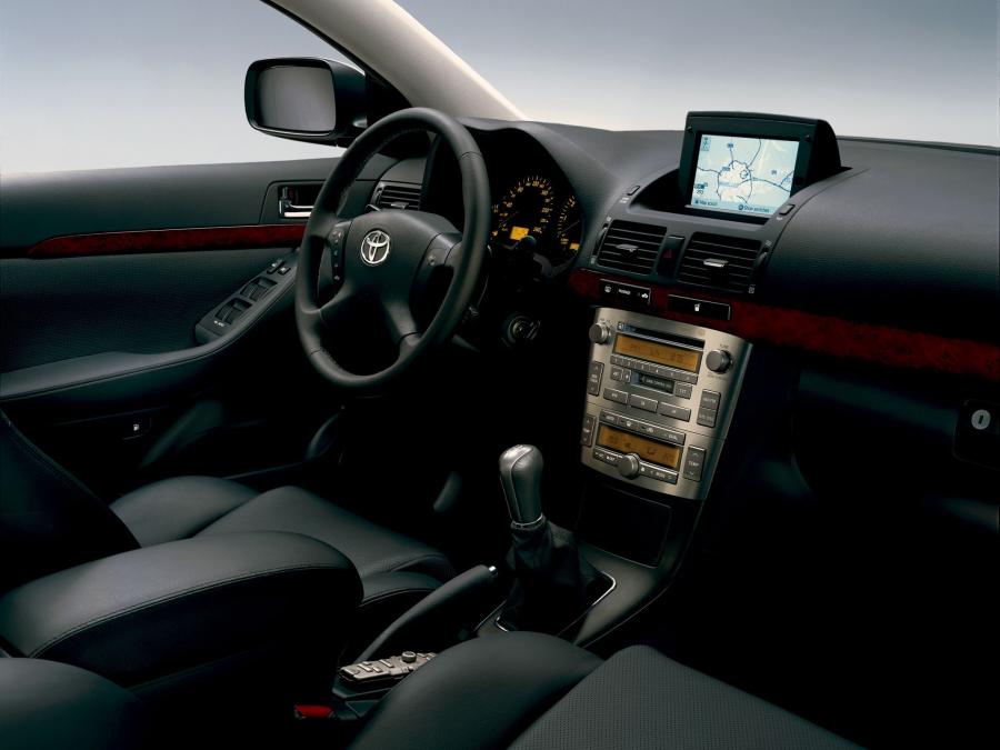  Toyota Avensis Liftback 2003 года  (фото 4 из 6)
